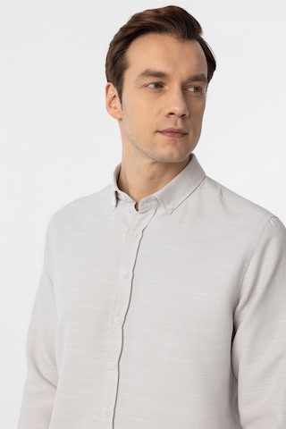 Süvari Ekru Slim Fit Armürlü Düğmeli Yaka Gömlek Ekru