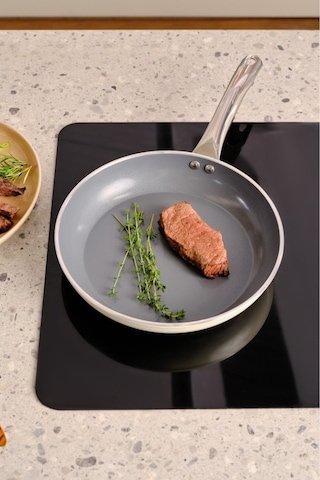 Karaca x Refika Swiss Crystal Creamy Metal Tava 26 Cm