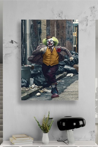 Joker Esintili Koşan Palyaço Temalı Kanvas Tablo İle Duvarlarda Enerjik Ve Modern Dekor Stili