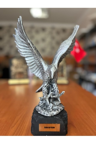 Siyah Beyazlı Taraftarlara Özel Kartal Figürü