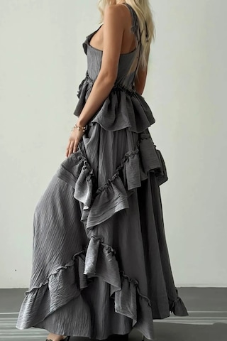 Fashion Cocktail İp Bağlama Askılı Fırfırlı Hacimli Dalgalı Hareketli Yırtmaçsız Maxi Uzun Yazlık Sahil Tatil Elbise Gri