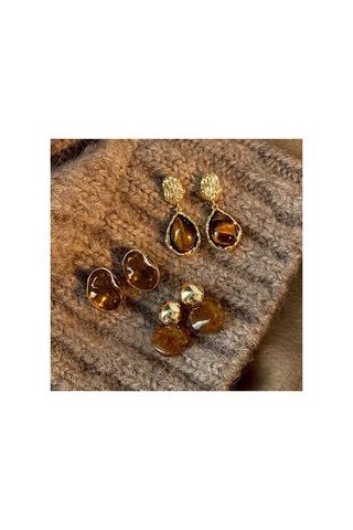 Electra Model 3'lü Set Amber Taş Görünümlü Vintage Gold Küpe Kombini Çok Renkli