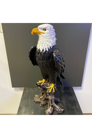 Ayakta Büyük Kartal Heykel