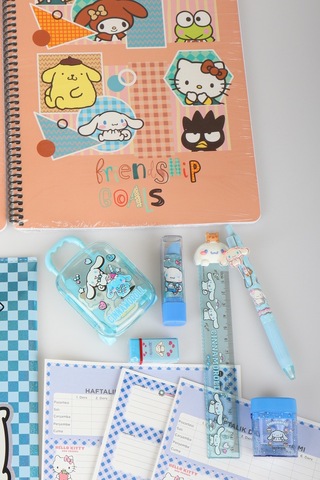 X Dekomus Lisanslı Cinnamoroll & Best Friends 13 Parça Kırtasiye Seti 2 Adet Defter,uçlu Kalem,çıtçıt Dosya Altın