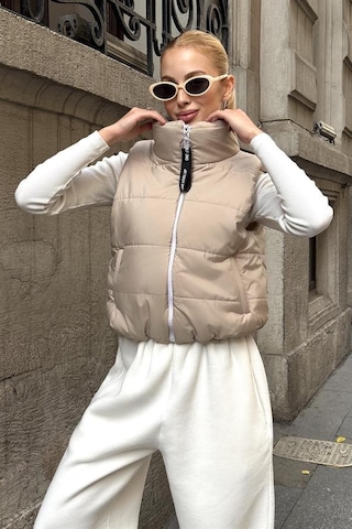 Veraura Lifestyle Bej Sırtı Taş İşlemeli Dik Yaka Kısa Şişme Yelek