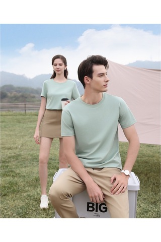 New Performance Premium Basic T-shirt %52,2 Polyester %37,1 Pamuk %3,2 Asetat Lifi %2,6 Dut İpeği %2,5 Keten %2,4 Spandeks Yeşil