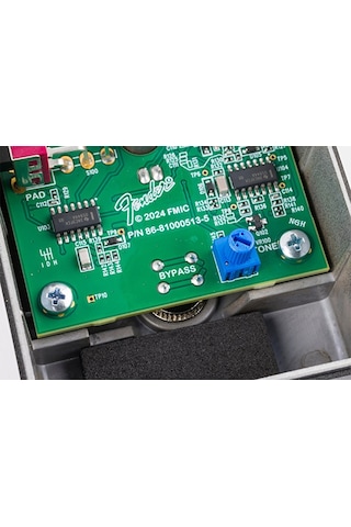 Fender 0234611000 Bassman Fuzz Bas Gitar Pedalı Vintage Bassman Tonlarını Andıran Yoğun Ve Kremsi Fuzz Efekti