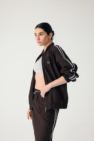 Normal People Rınea- Fermuarlı Şeritli Spor Ceket Crinkle Kumaş Kahve
