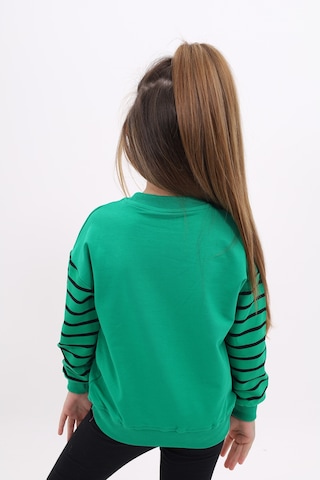 Kız Çocuk Relax Fit Bisiklet Yaka Cepli Baskılı Sweatshirt - Kolu Çizgili & 2 İplik Çimen Yeşili