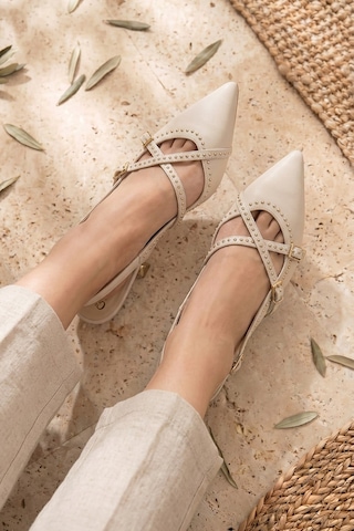 Stilbagshoes Livia Çapraz Bant Taş Detaylı Arka Açık Kadın Topuklu Ayakkabı Bej