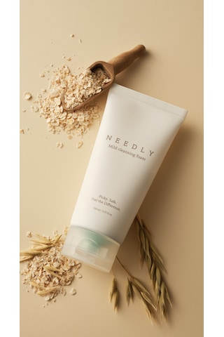 Needly Yulaf Özü ve Hyalüronik Asit İçeren Temizleyici Köpük 150 ML