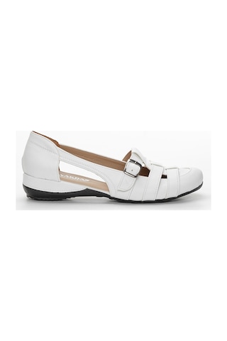 Ayakdaş Toka Detaylı Kadın Babet Ayakkabı Beyaz