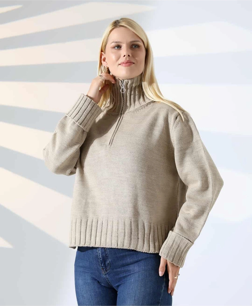 Yüksek Yaka Fermuarlı Triko Kazak Vizon