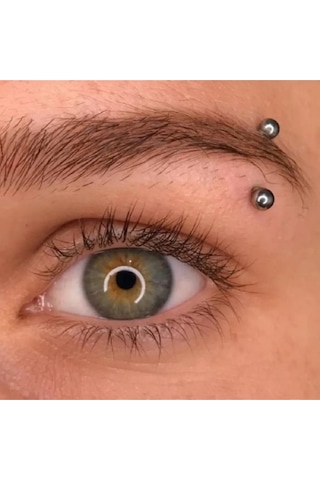 12 Mm Gümüş Renk Eğik Kavisli Kaş Piercing Çelik Dudak Helix Tragus Küpe