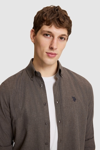 U.S. Polo Assn. Erkek Kahverengi Slim Fit Uzun Kollu Basic Gömlek 50332397-vr029