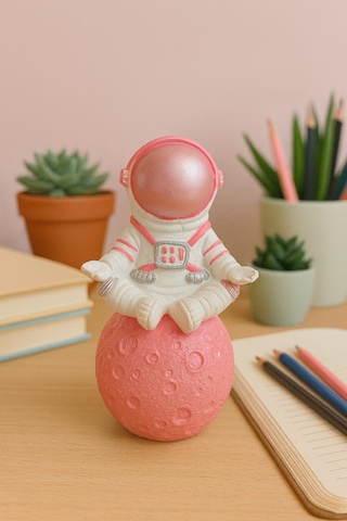 Momiko Uzay Temalı Meditasyon Yapan Beton Astronot Masaüstü Heykeli - Dekoratif Mini Figür Pink -