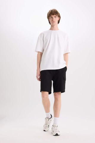 DeFacto Regular Fit Dokulu Düz Paça Kargo Cepli Basic Düz Şort B8796AX25SMBK81
