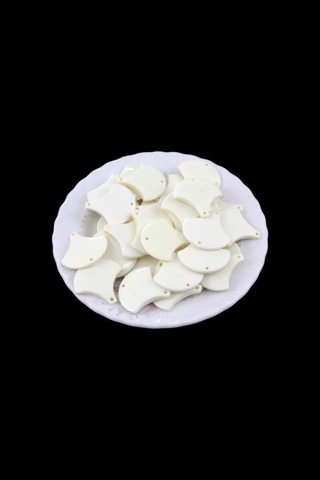 Deniz Kabuğu Desenli Kırık Beyaz 27x27 Mm Çift Delikli Boncuk Aksesuar Takı 15 Adet
