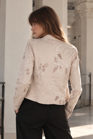 Armonika Kadın Bej Kruvaze Yaka Desenli Crop Ceket Arm-27k001025