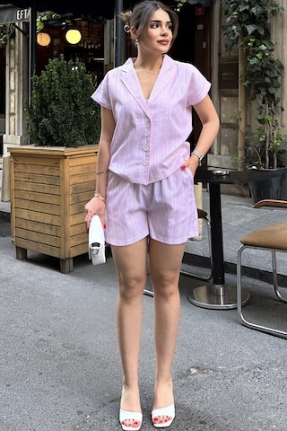 WeShaya Pembe Apaş Yaka, Kısa Kol Gömlek & Beli Lastikli, Cepli Şort - Çizgi Desen Fisto Alt Üst Takım Pembe