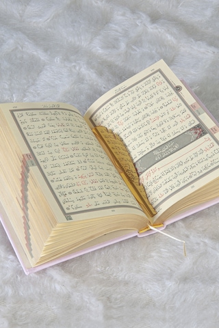 Termo Deri Ciltli Kuranı Kerim - Hafız Boy - Ahmet Hüsrev Hatlı - Tesbih Ve Ayraç Hediyeli - Pembe