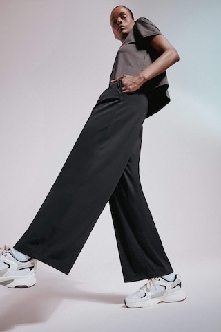 DeFactoFit Straight Fit Geniş Paça Standart Boy İnce Sporcu Pantolon E2542AX25SMBK81