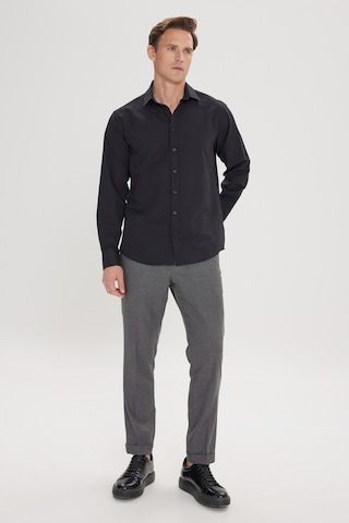 AC&Co / Altınyıldız Classics Erkek Sıyah Comfort Fit Geniş Kesim Klasik Yaka Pamuklu Rahat Armürlü Gömlek Siyah