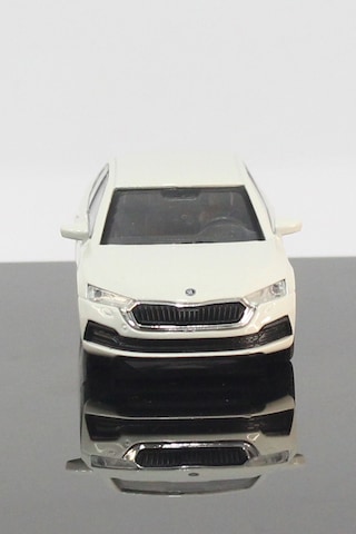 Toyaş Skoda Octavia  Model Çek Bırak Araba 11 CM Beyaz