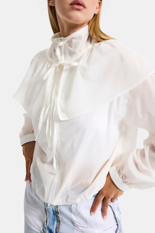 it's basic Kadın Ekru W5 Oversize Yakalık Detaylı Özel Kumaş Tasarım Yağmurluk Beyaz