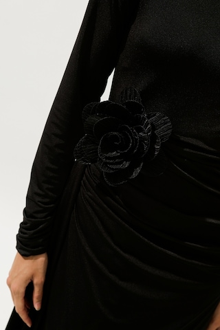 Lora Çiçek Broş Siyah Siyah