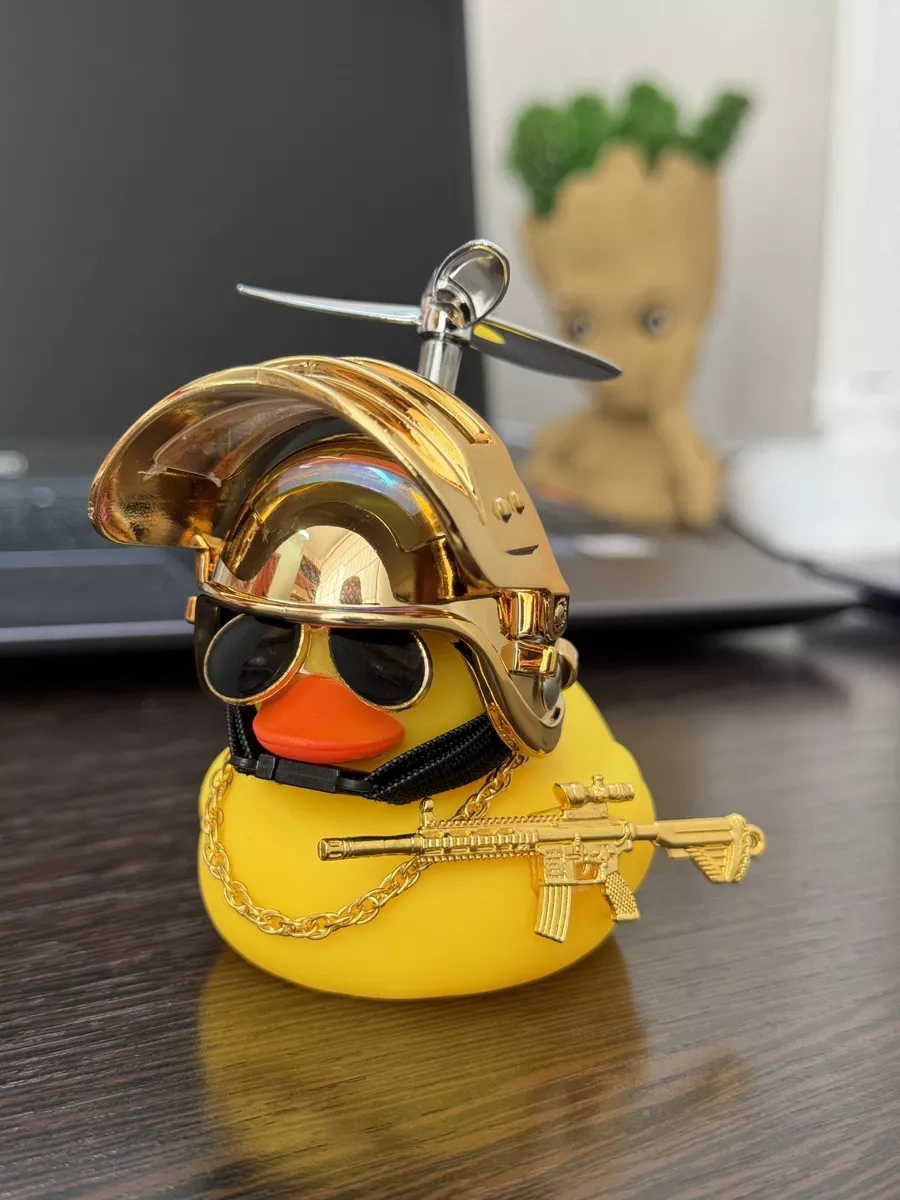 Stikerok Aracın İçinde Kasklı Ve Gözlükleri Olan Ördek 209374427