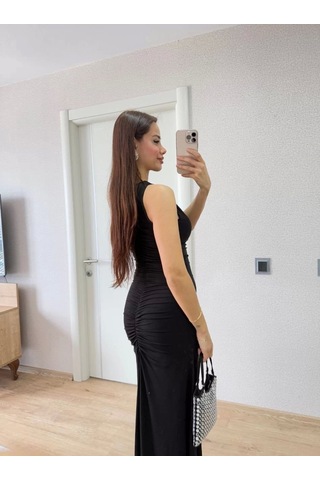 Bürümcük Kumaşlı İçi Astarlı Üzgülü Kolsuz Büzgülü Uzun Elbise - Siyah Siyah