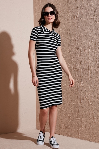 Lela Streç Slim Fit Düğmeli Polo Yaka Kısa Kollu Mini Boy Çizgili Elbise Bayan Elbise 5866167 Siyah-beyaz Beyaz - Siyah