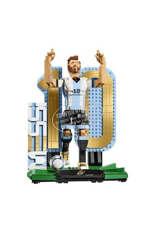 LEGO® Editions Lionel Messi – Futbol Efsanevi 43015 - 12 Yaş ve Üzeri Çocuklar için Dekoratif Model Yapım Seti (958 Parça)