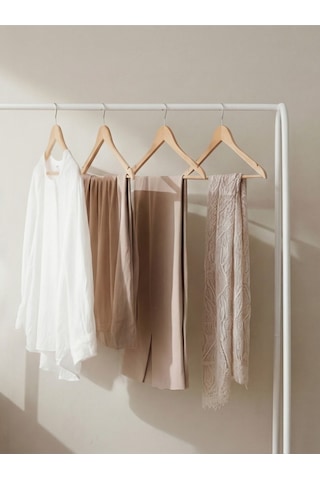 Telli Siyah Butik Elbise Askısı Ayaklı Askılık Konfeksiyon Askılık Beyaz