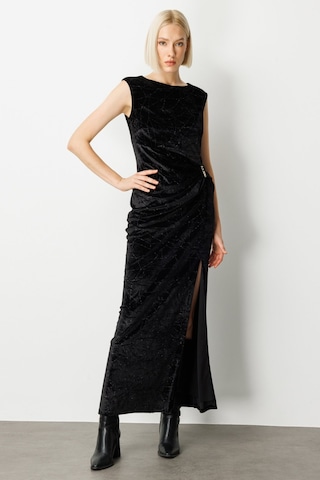 Ekol Kadın Metal Aksesuarlı Simli Kadife Elbise 4085 Siyah Siyah