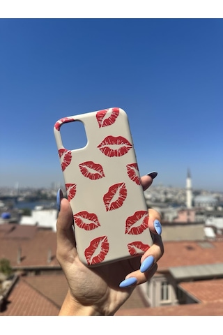 İphone 17 Uyumlu Kırmızı Dudak Tasarımlı Telefon Kılıfı - Krem