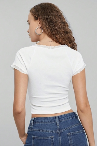 Fantezia Night Kadın Beyaz Göğsü Ve Kolları Dantelli Fiyonklu Kısa Kol Crop Top Bluz