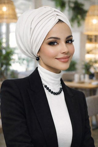 Aişe Tesettür Beyaz Büzgülü Salaş Bone Aişe Tesettür Beyaz Büzgülü Salaş Bone