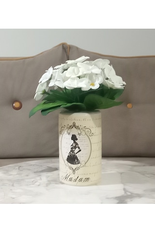 Vazoda Beyaz Yapay Çiçek Dekoratif Madam Desenli Vazo Dahil 7 x 7 x 16 CM