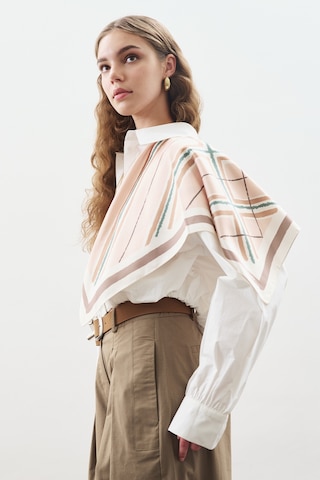 Desenli Orta Boy Saten Fular Leya Leya