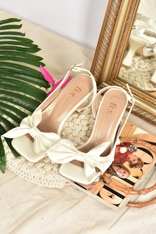 Fox Shoes Bej Saten Kurdele Detaylı Kadın Topuklu Ayakkabı K74938