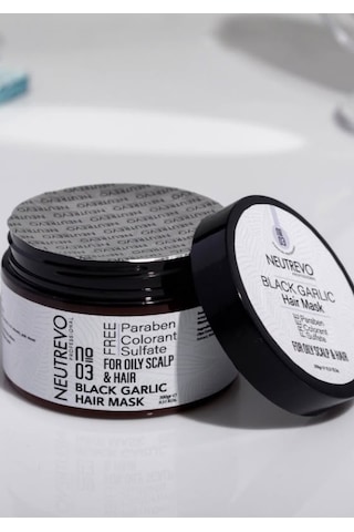 Neutrevo Professional No:3 Black Garlic Serisi Dengeleyeci Ve Arındırıcı Saç Bakım Maskesi 300 Ml