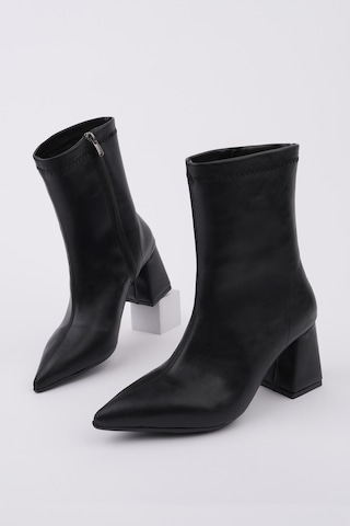 Muggo Codi Sivri Burun Kalın Topuklu Fermuarlı Kadın Bot Siyah