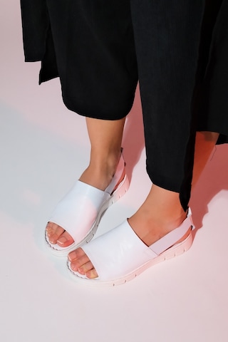 Luvishoes Londoi Beyaz Cilt Hakiki Deri Lastikli Kadın Sandalet Beyaz