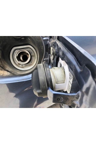 Subaru Forester Yakıt Deposu Kapağı Tutucu