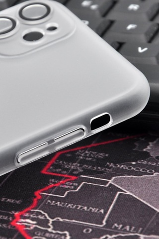 Apple Uyumlu iPhone 11 Uyumlu Beyaz Renkli Yarı Şeffaf İnce Sert Kapak Kılıf Kamera Lens Korumalı Beyaz -