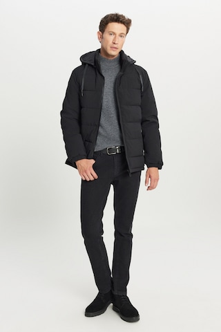 AC&Co / Altınyıldız Classics Erkek Sıyah Standart Fit Normal Kesim Dik Yaka Kapüşonlu Yan Cepli Casual Mont Siyah