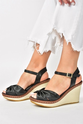 Fox Shoes Siyah Dolgu Topuklu Kadın Ayakkabı M674040409