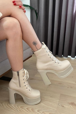 Preshley Kadın Simya Krem Bağcıklı Detaylı 12 Cm Platform Topuklu Fermuarlı Bot Krem